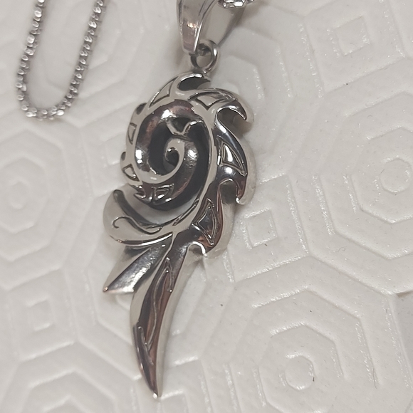 TRIBAL DESIGN PENDANT NECKLACE, 20 IN - Picture 5 of 7